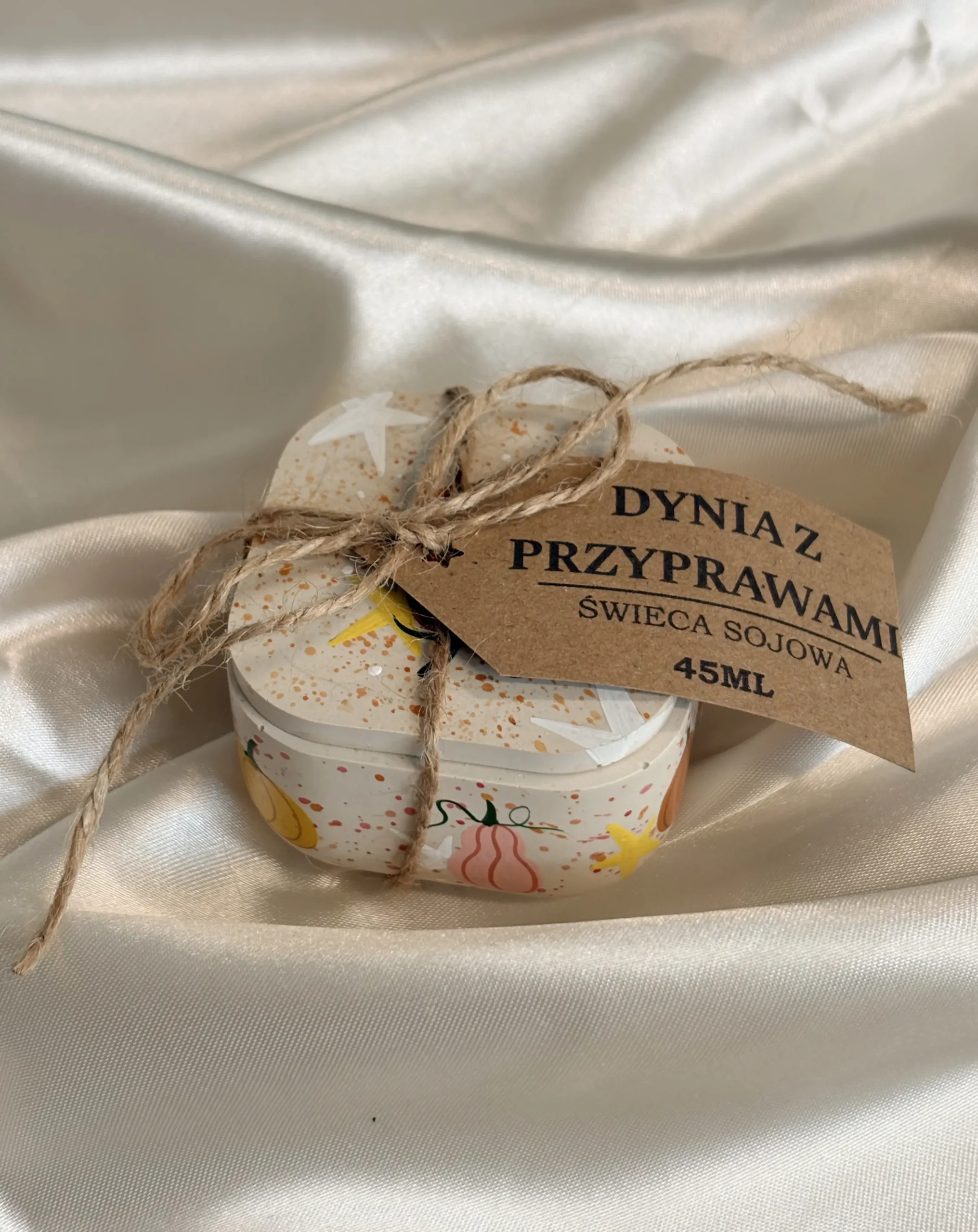 Świeca "aksamitna wiśnia" 40ml Świeca "aksamitna wiśnia" 40ml